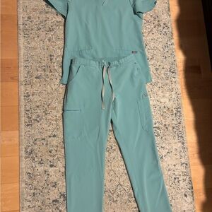 Women's Figs Casma Scrub Top and Straight Leg Pant Set in Teal